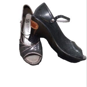 Reptile print heels 5.5